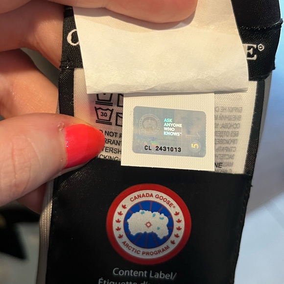 Men’s Canada Goose Rain Jacket - New Condition (Size L) - Picture 5 of 11